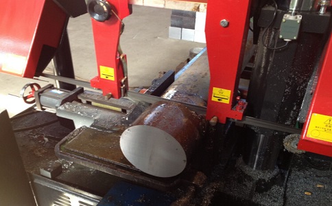 大方卧式带锯床加工时出现明显振荡如何排查？